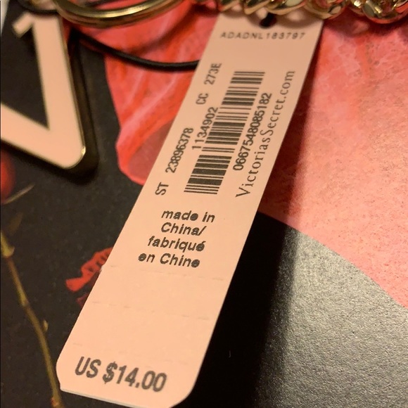 Victoria’s Secret’s logo keychain - Picture 4 of 4